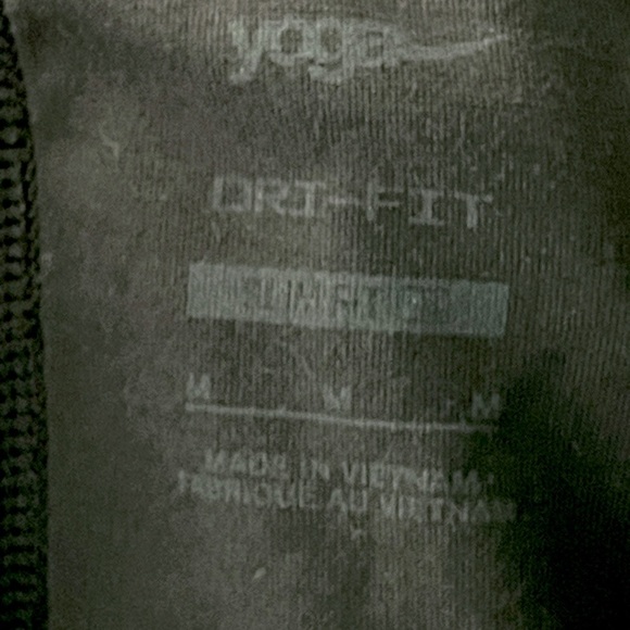 Nike Women's Black Yoga Tee, Size Medium - Picture 6 of 6